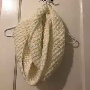 Chunky infinity scarf